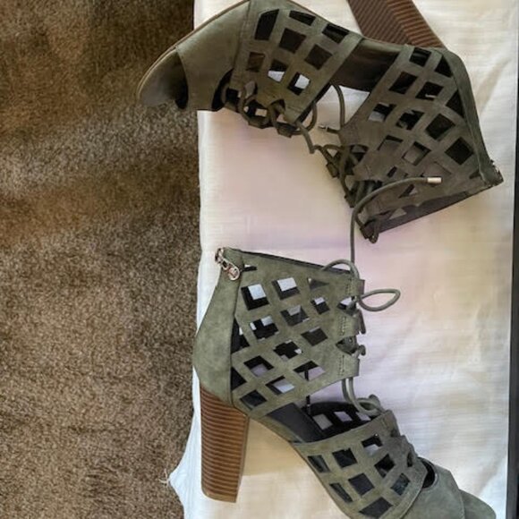 WOMEN SHOES - Picture 2 of 3